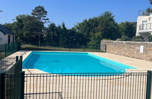 Le Croisic Apartment | Garden level 2-room with pool near station