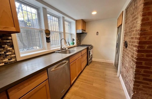 Historic Downtown Apartment | Garden-Level Retreat by Van Vorst Park min.30days