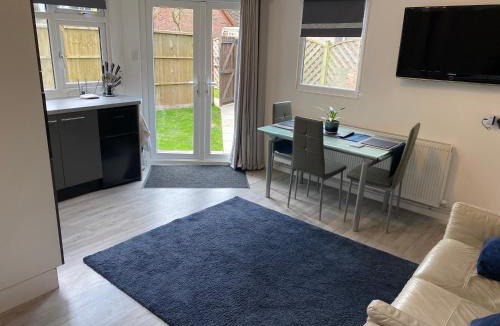 Tatenhill Apartment | Garden lodge