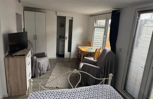 Worthing House | Garden lodge