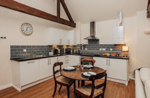 Didcot Cabin | Garden Lodge - pet friendly