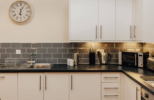 Didcot Cabin | Garden Lodge - pet friendly