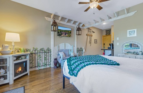 Stanardsville Hotel | Garden Oasis - Rm. 105