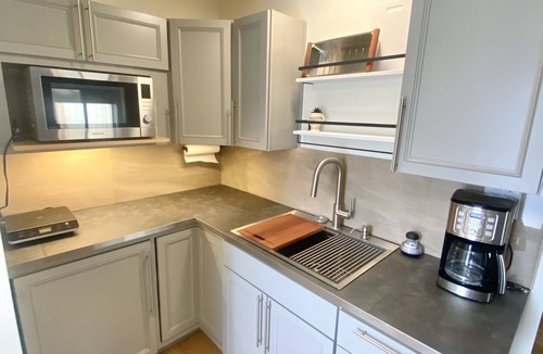 Los Griegos Apartment | Garden Patio Studio near Bosque, Old Town