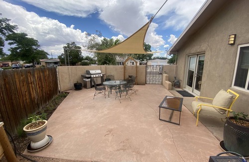 Los Griegos Apartment | Garden Patio Studio near Bosque, Old Town