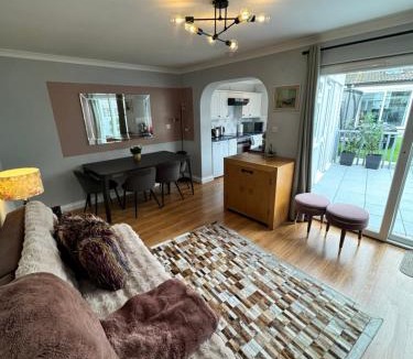 Clevedon Apartment | Garden Place