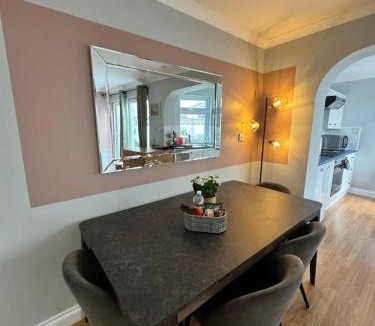 Clevedon Apartment | Garden Place