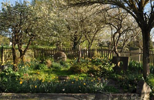 Brehemont Apartment | Garden Retreat Loire Riverside
