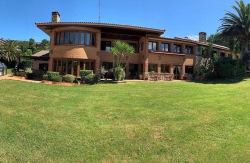 Berreaga-Mendi Villa | Garden Room at Basque Palace