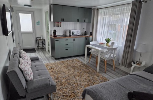 Eltham West Apartment | Garden Self Contained Studio in London