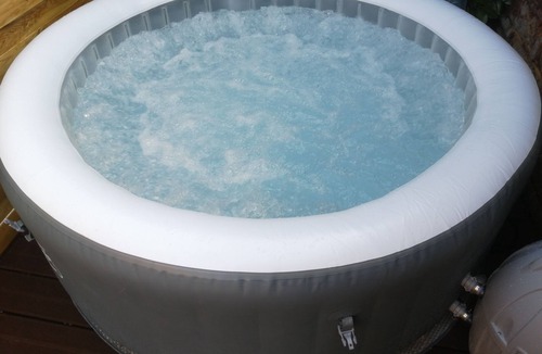 Chatuzange-le-Goubet Apartment | Garden shed