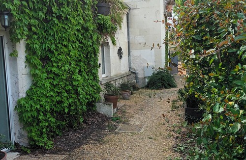 Varrains Cottage | Garden side