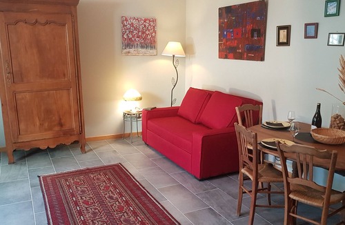 Varrains Cottage | Garden side