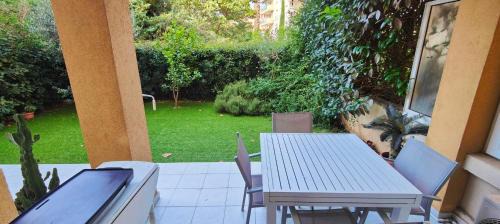 Frejus Port Apartment | Garden studio 150 m from the beach
