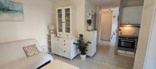 Frejus Port Apartment | Garden studio 150 m from the beach