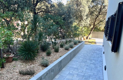 Simuni Apartment | Garden Studio Apartment