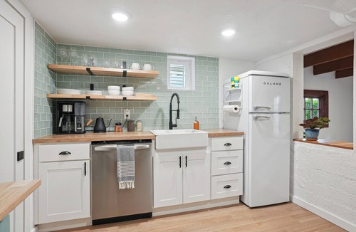 Belmont Apartment | Garden studio in Laurelhurst
