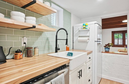 Belmont Apartment | Garden studio in Laurelhurst