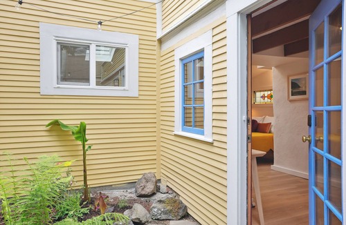 Belmont Apartment | Garden studio in Laurelhurst