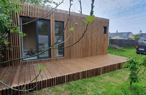 Ryes Cabin | Garden studio in the Normandy countryside, near the D-Day landing beaches.