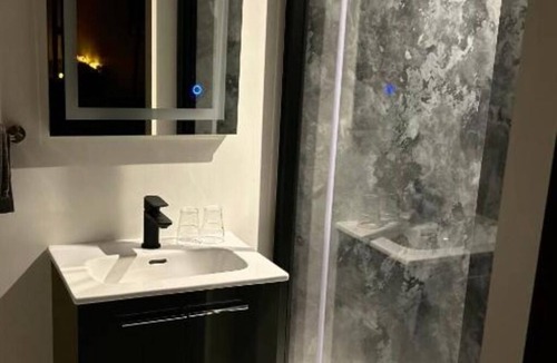 Meyzieu Nord Ouest Apartment | Garden studio with pool view