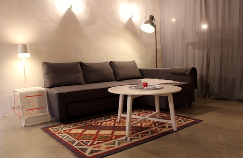 Horgen District Apartment | Garden suite located near lake, train station, shops and restaurants