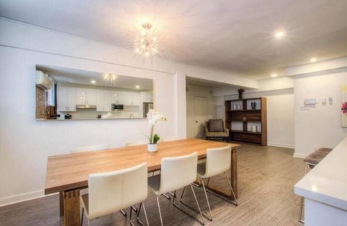 International District Apartment | Garden suite loft in old Montreal