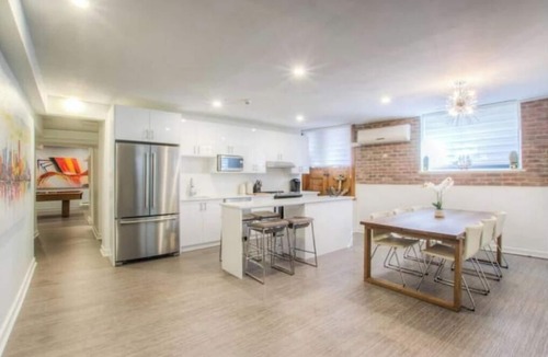 International District Apartment | Garden suite loft in old Montreal