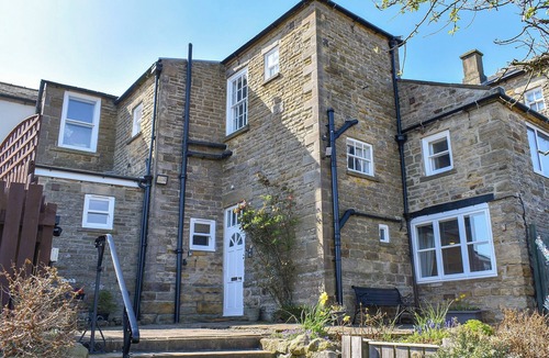 Sneaton Cottage | Garden View Apartment