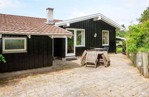 Femmøller House | Garden-view Holiday Home in Jutland with Sauna