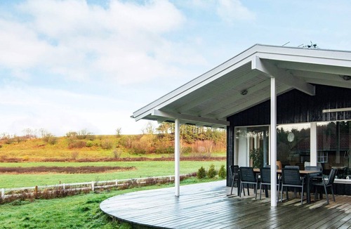 Femmøller House | Garden-view Holiday Home in Jutland with Sauna