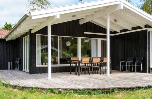 Femmøller House | Garden-view Holiday Home in Jutland with Sauna