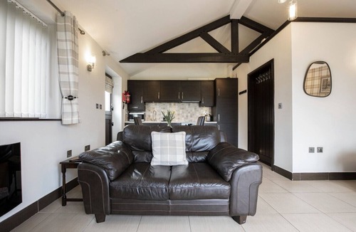 Ollerton Cabin | Garden View · River Maun Studio Cottages