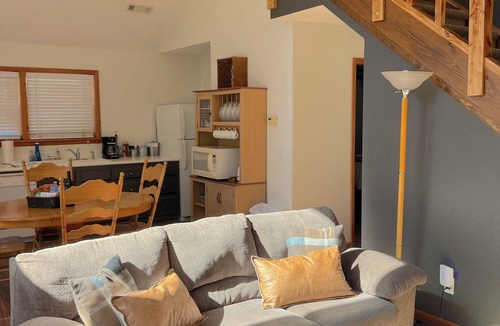 Norfork Ski Chalet | "Gardenside Chalet" Walk-in Norfork River Access in Norfork, AR