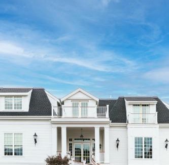 Yachting Village Hotel | Gardiner House