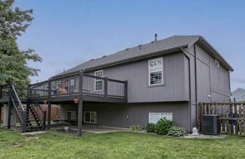 New Century House | Gardner 5 bedroom 3 bath home. Family friendly and long stay