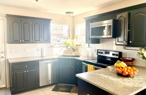 New Century House | Gardner 5 bedroom and 3 baths Family friendly and long term stay