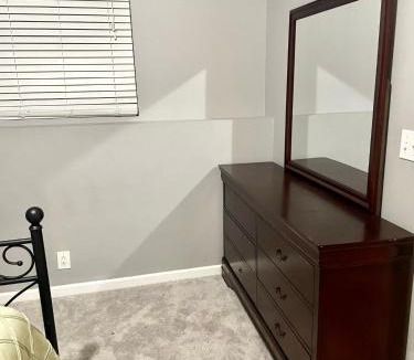 New Century House | Gardner 5 bedroom and 3 baths Family friendly and long term stay