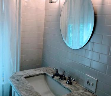 Troy Bed & Breakfast | Gardner Farm Inn