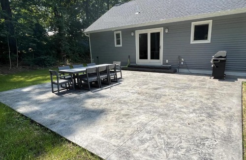 Salem House | Gardner Lake 2 Queen/1King/2 Bath/Laundry- Private