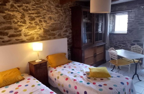 Le Minihic-sur-Rance Bed & Breakfast | GAREL's bedroom with bathroom, 25m2
