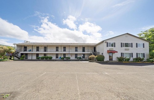 Garibaldi Hotel | Garibaldi Inn at the Bay