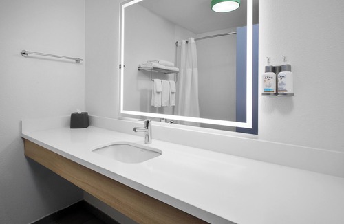 Lincoln Hotel | Garner Hotel Lincoln North by IHG