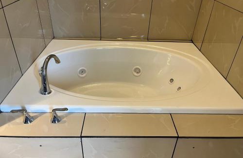 Garnett Hotel | Garnett Hotel & RV Park