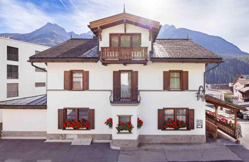 Engadin Scoul Hotel | Garni Alpenrose - Grusaida