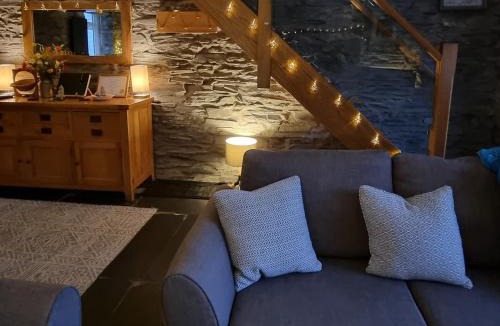 Rhiwbryfdir House | Garreg Ddu