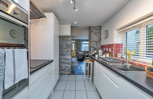 Rhiwbryfdir House | Garreg Ddu