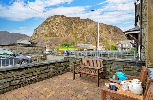 Rhiwbryfdir House | Garreg Ddu