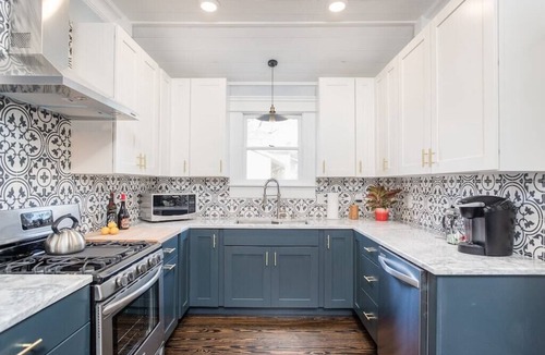 Kerrville House | Garrett House | Hill Country retreat Kerrville - pool - hot tub - outdoor shower