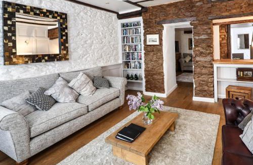 Kingsand House | Garretts